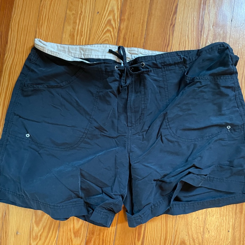 Women’s Columbia shorts size Large